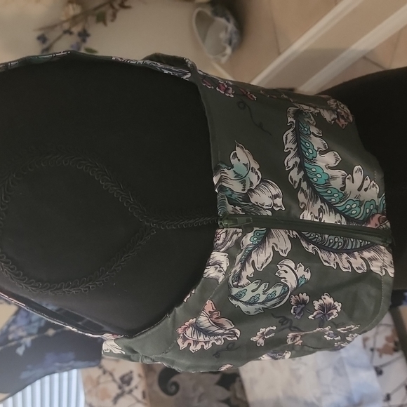 Top - Picture 5 of 9